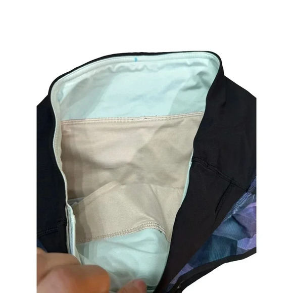 Lululemon Women's Multi Black Pull On Run Times 4" Pretty Prism Short Size 4 - Picture 4 of 5